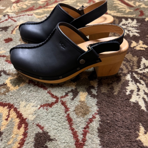 UGG Lani clogs size 7 - Picture 4 of 8